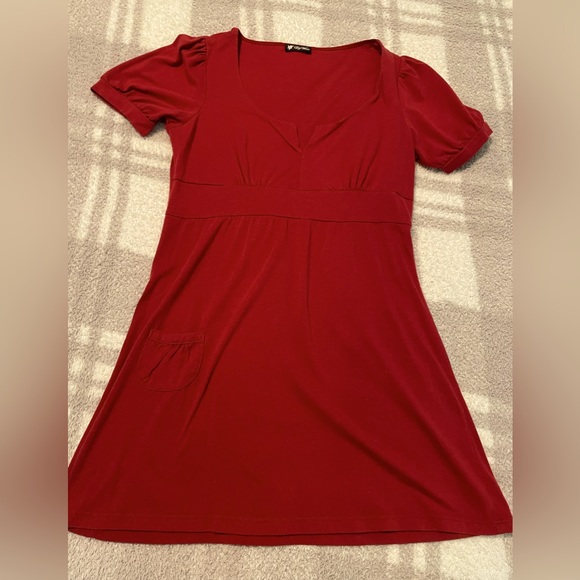 Red v neck tunic with tiny pocket. Size small. EUC - Picture 1 of 3